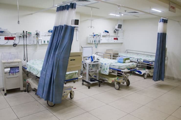 שביתה בבית החולים לניאדו במחאה על היעדר תקצוב לבתי החולים הציבוריים