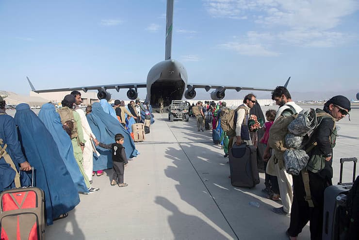 אפגניסטן קאבול צבא ארה"ב מחלץ אזרחים אפגנים אחרי השתלטות ה טליבאן