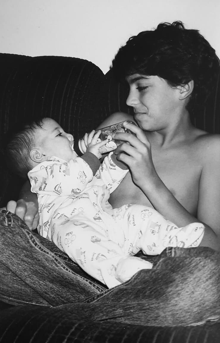 ''הוא היה מעיר לילדים שהם לא עושים מה שצריך''. עידן רייכל בילדותו