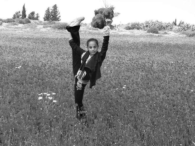 ''לפעמים היא הייתה מפלחת איזה ממתק''. לינוי אשרם בצעירותה