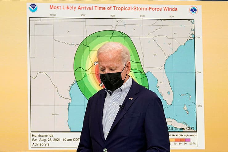 נשיא ארה"ב ג'ו ביידן מגיע ל תדרוך לקראת פגיעת הוריקן איידה ב לואיזיאנה