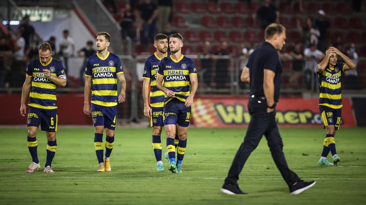 שחקני מכבי תל אביב מאוכזבים