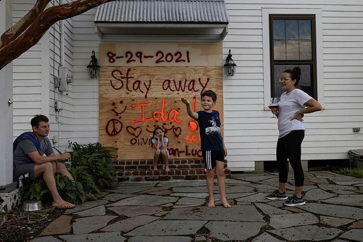 ארה"ב לואיזיאנה ממגנים מיגון לקראת פגיעת סופת ה הוריקן איידה