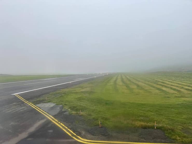 הערפל במסלול הנחיתה באיי פארו