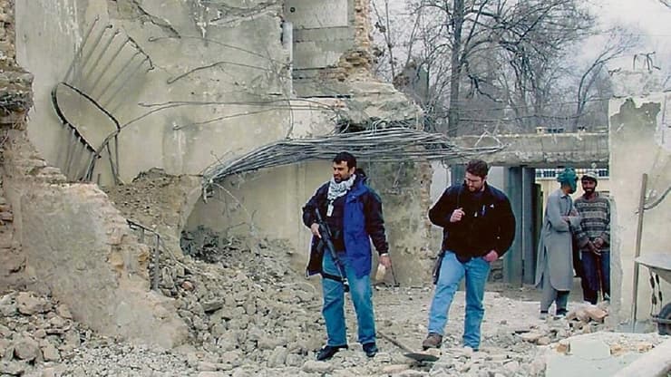 עלי סופאן (משמאל) באפגניסטן