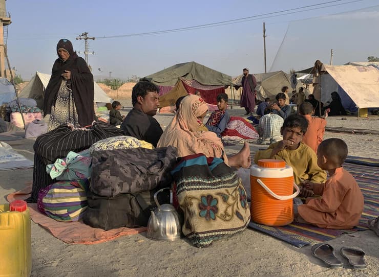 משפחות מ אפגניסטן בעיירת גבול ב צ'מאן דרום פקיסטן