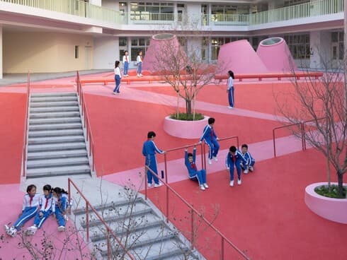 "חצר המשולשים" הוורודה בבית ספר יוצא דופן בסין