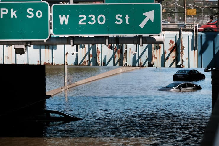 הצפות שיטפונות ב ניו יורק ארה"ב שרידי הסופה איידה