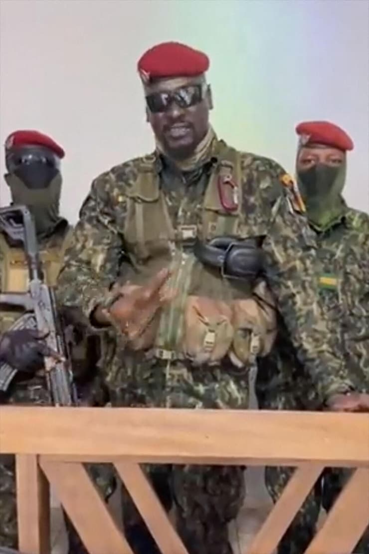 ממדי דומבויה גנרל ב צבא גינאה שטוען ל הפיכה במדינה 