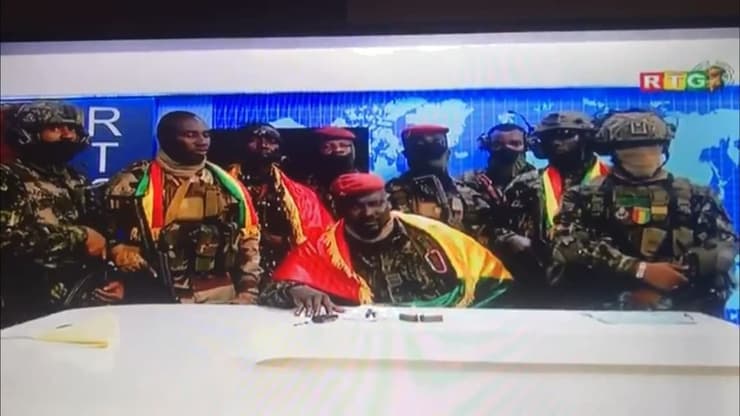 הודעה על הפיכה לכאורה ב טלוויזיה הממלכתית של גינאה