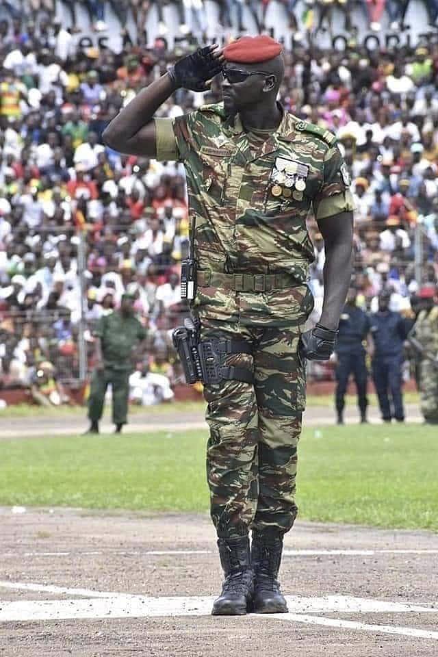 ממדי דומבויה גנרל ב צבא גינאה שטוען ל הפיכה במדינה