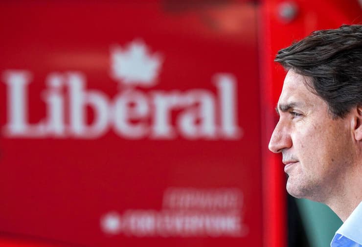 קנדה ג'סטין טרודו מתנגדי חיסונים קורונה רגמו אותו ב אבנים קמפיין בחירות