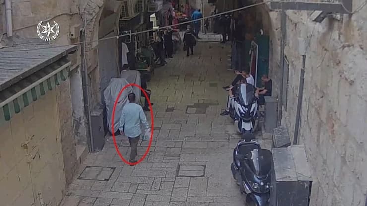 תיעוד מפיגוע הדקירה בשער האריות ירושלים