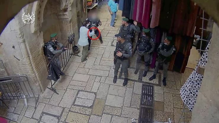 תיעוד מפיגוע הדקירה בשער האריות ירושלים