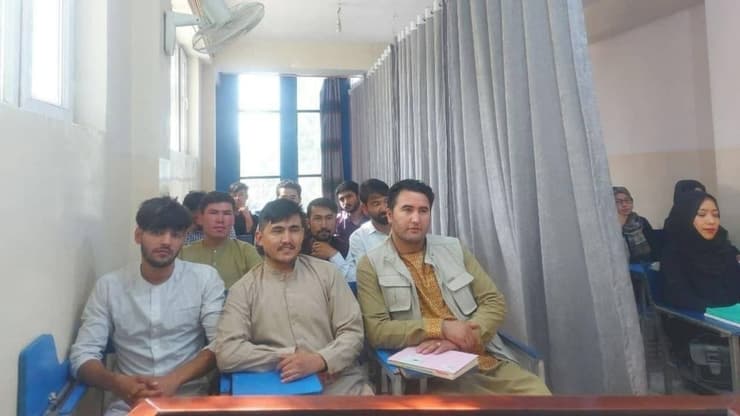 אפגניסטן טליבאן הפרדה בין גברים ל נשים ב אוניברסיטה