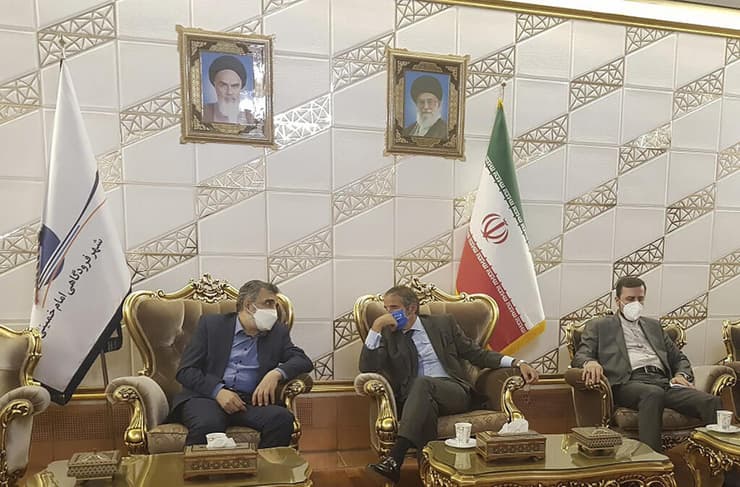 ראש סוכנות הגרעין של איראן מוחמד אסלאמי ו ראש סבא"א רפאל גרוסי טהרן גרעין