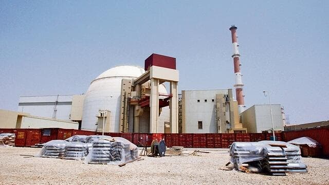 תחנת הכוח הגרעינית בבושהר. ''איראן עוד רחוקה מפצצה''