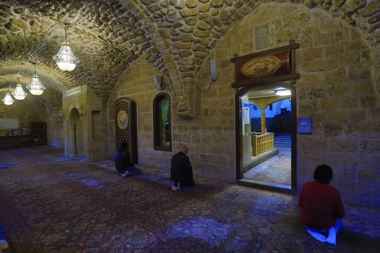 תפילת ערב רמדאן במסגד הגדול ביפו 
