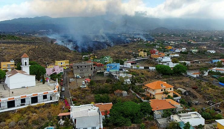 ספרד האיים הקנריים לה פאלמה לה פלמה התפרצות הר געש לבה