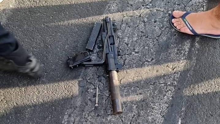 הנשק שנתפס בזירה בהרברט סמואל בתל אביב 