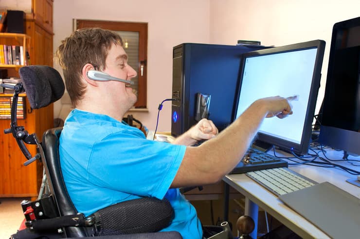 אנשים עם מוגבלות תעסוקה עבודה חירשות כסא גלגלים כיסא גלגלים