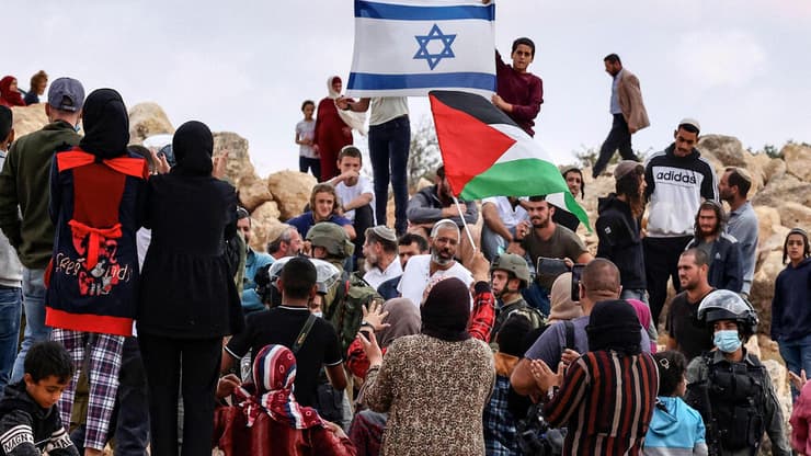 איזור העימות בין היהודים לפלסטינים על גן שעשועים 