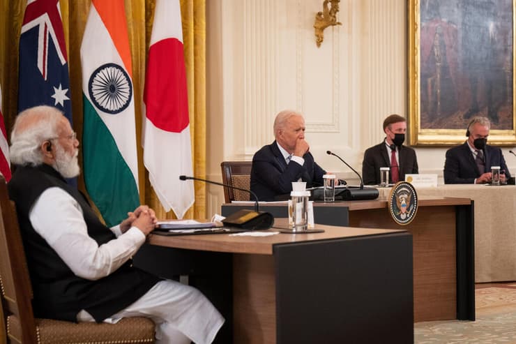 נשיא ארה"ב ג'ו ביידן ו ראש ממשלת הודו נרנדרה מודי בפסגה של מדינות הקוואד הבית הלבן