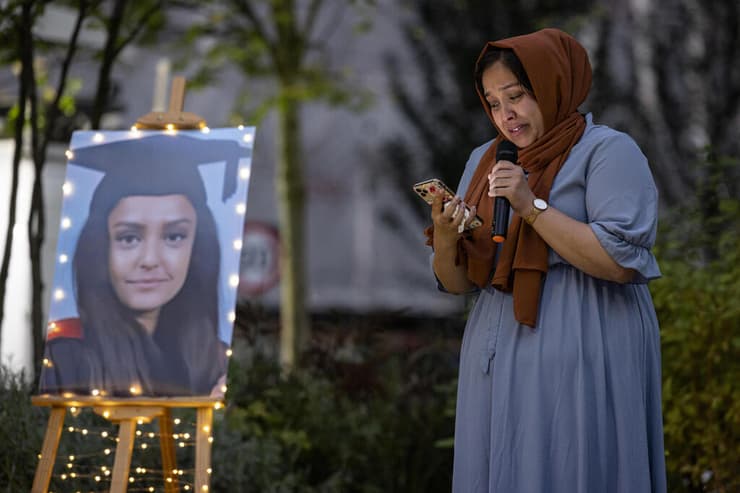 בריטניה רצח המורה סבינה נסה עצרת זיכרון ב לונדון אחותה ג'בינה יסמין איסלאם
