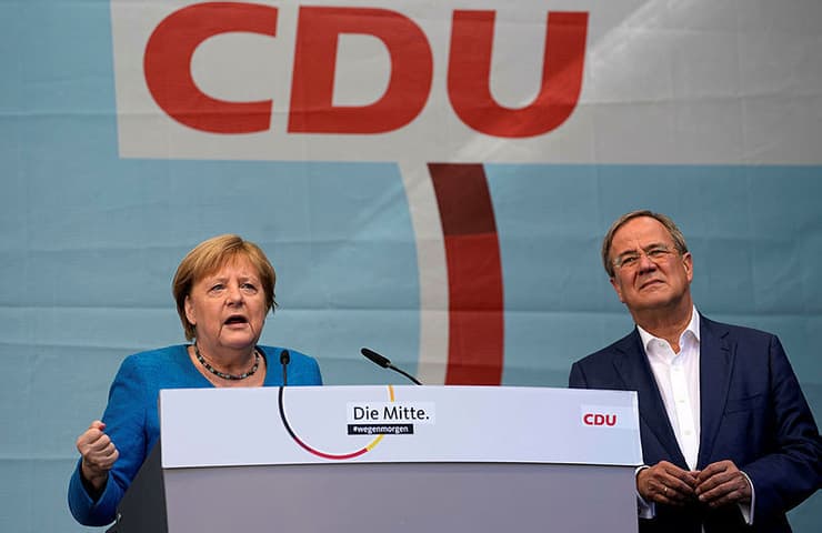 קנצלרית גרמניה אנגלה מרקל עם מועמד מפלגתה ל קנצלר ארמין לאשט לשט עצרת בחירות אחרונה אאכן