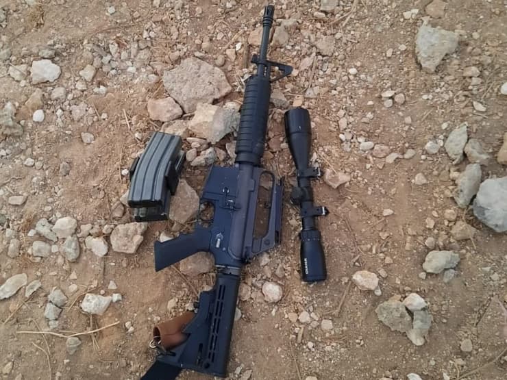 נשק מסוג M-16 שנתפס בבית המחבל בכפר בורקין