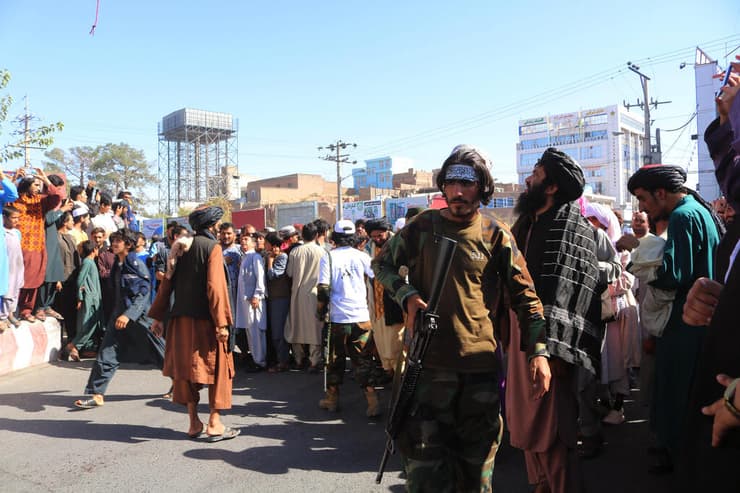 ה טליבאן תלה גופות של עבריינים על מנופים ב הראת אפגניסטן