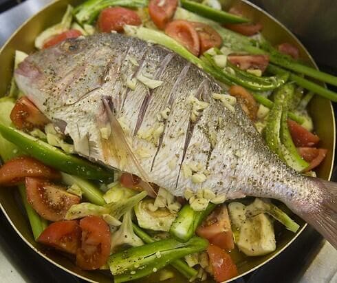 דג עם ירקות, רפי כהן