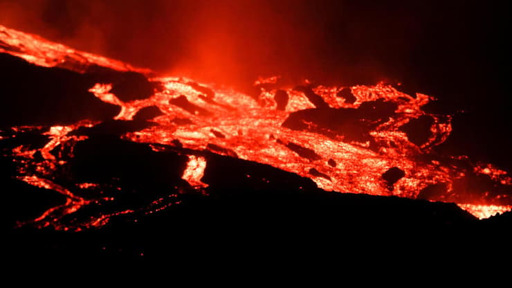 התפרצות הר געש קומברה ויאחה ב אי לה פאלמה לה פלמה ספרד האיים הקנריים הקנאריים