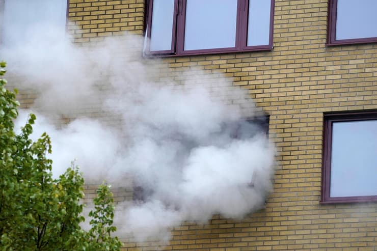 שבדיה גטבורג פיצוץ ב בניין מגורים חשד ל מטען חבלה אולי של ארגוני פשיעה עשרות פצועים