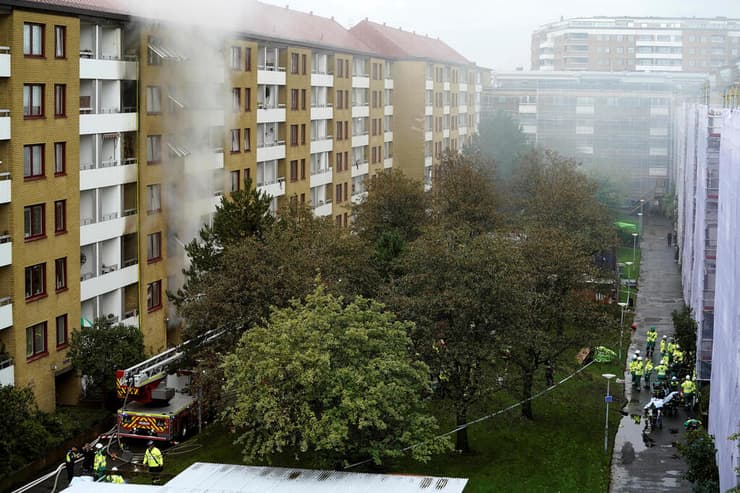 שבדיה גטבורג פיצוץ ב בניין מגורים חשד ל מטען חבלה אולי של ארגוני פשיעה עשרות פצועים