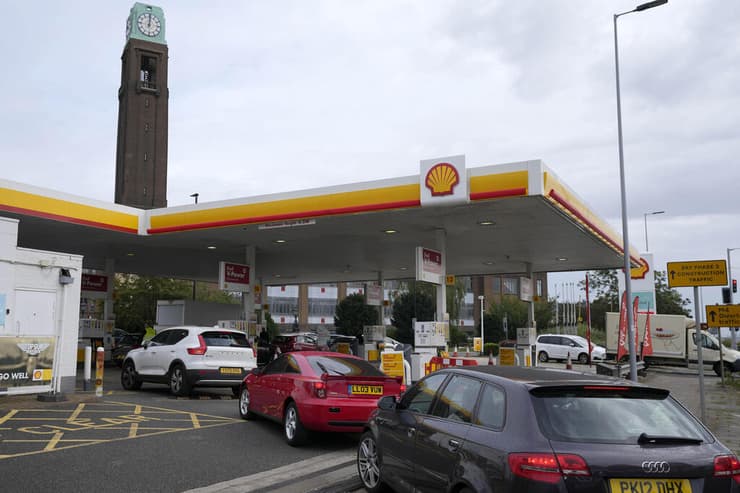 בריטניה מחסור ב דלק תחנת דלק ב לונדון