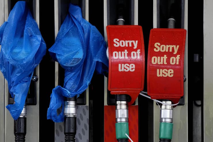 בריטניה מחסור ב דלק תחנת דלק ב לונדון