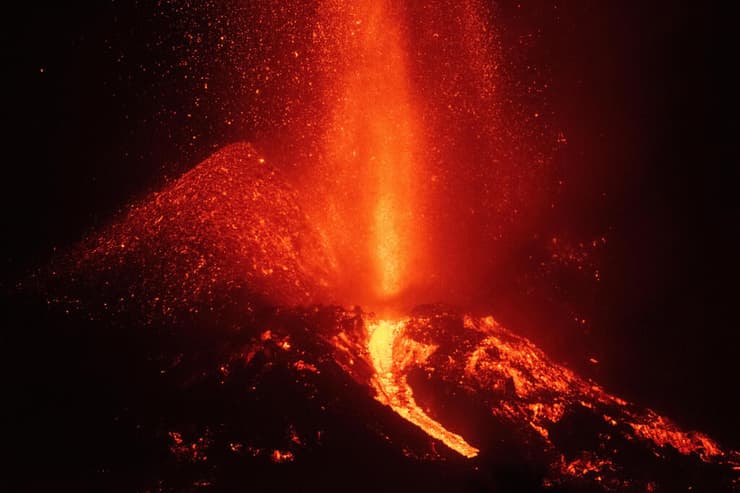 התפרצות הר געש קומברה וייחה האיים הקנריים ספרד 