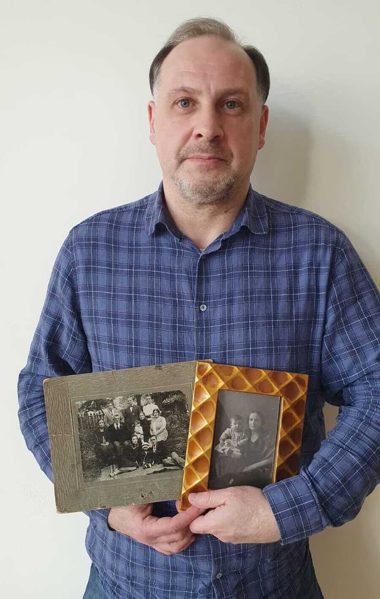 "המשפחה שלנו נותרה מצולקת לנצח". ארתור רוידייצקי, עם תמונות בני משפחתו שנרצחו בבאבי יאר