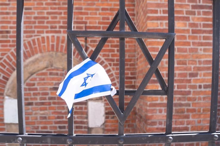 בית הכנסת מבחוץ ברובע היהודי