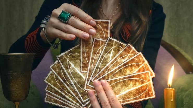 קלפי טארוט מדיום אילוס אילוסטרציה
