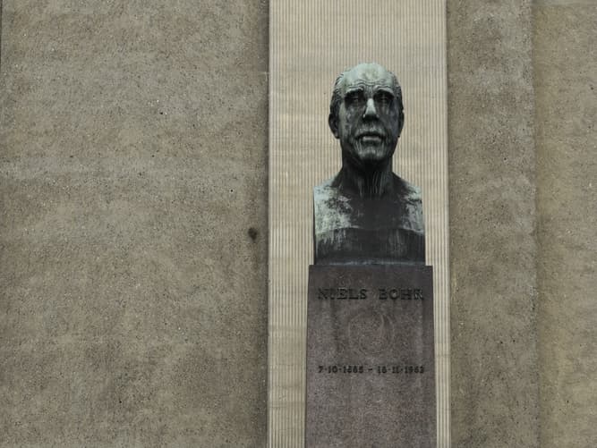 פסל לזכרו באוניברסיטת קופנהגן