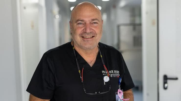 פרופסור יוסי חייק מנהל מחלקה כירורגיה פלסטית ומרכז כוויות בית חולים שיבא