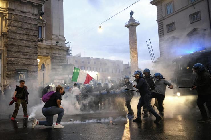 איטליה רומא הפגנה מפגינים נגד התו הירוק חיסונים קורונה
