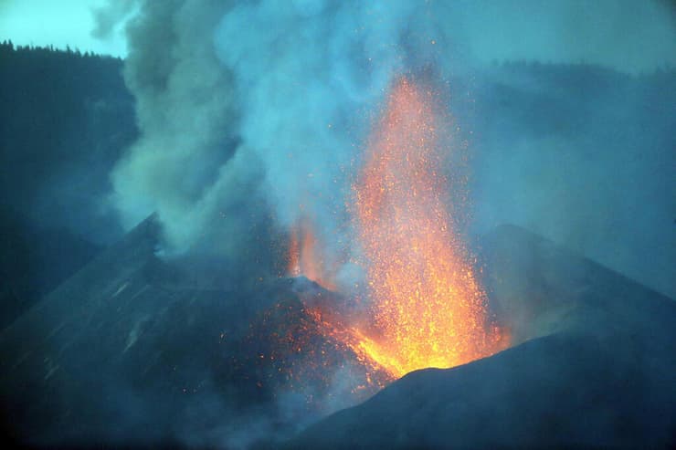 התפרצות הר הגעש קומברה וייחה האיים הקנריים ספרד  לה פאלמה