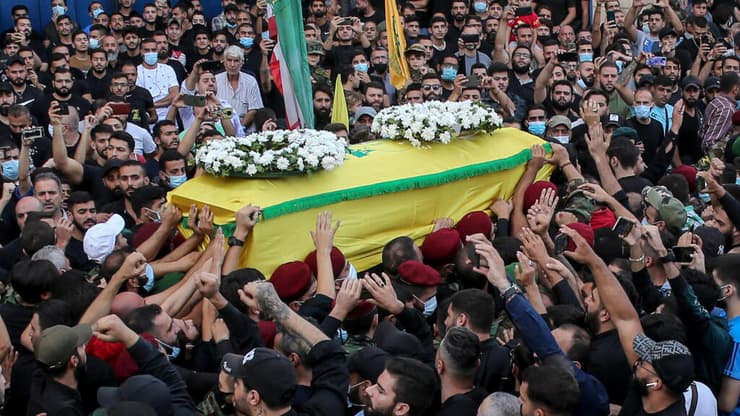 לבנון ביירות תומכי חיזבאללה ו אמל הלוויה ל הרוגים ב קרבות ה רחוב בעיר עם הנוצרים