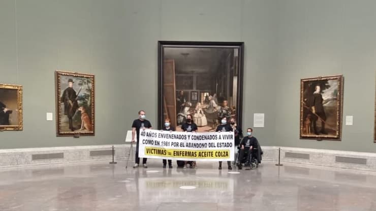ספרד מדריד מוזיאון אל פראדו אל פרדו פעילי מחאה מתבצרים מאיימים להתאבד פרשת הרעלה שמן קנולה