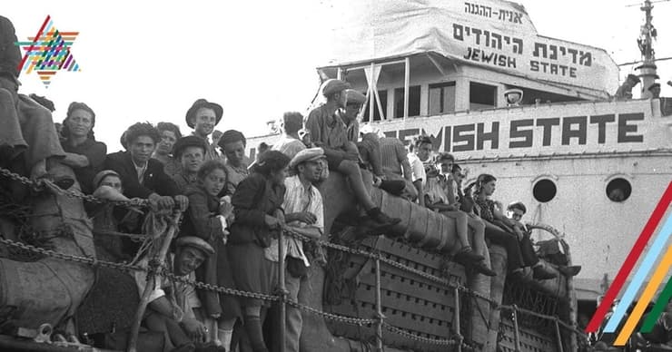 פליטים יהודים מאירופה, ממתינים על אוניית ההגנה ''מדינת היהודים'' לרגע ירידתם בנמל חיפה 1947