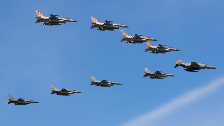 טייסת 105 מטוס מטוסים F-16 F 16 חיל האוויר רמת דוד