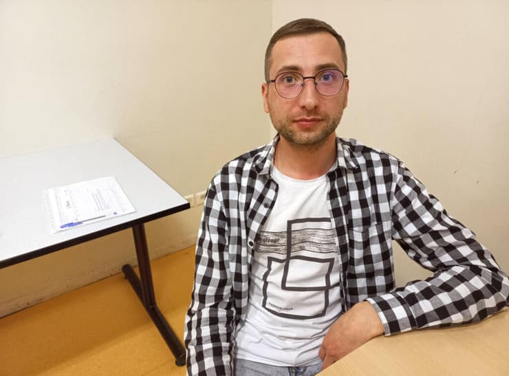 סרגיי סבליב אסיר לשעבר מבוקש ב רוסיה על פרסום סרטונים של עינויים  כלא